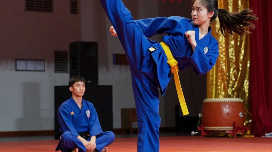 Raoni Barcelos rời bệnh viện sau biến cố sức khỏe tại UFC: cú knock-out hiệp năm và bài toán tuổi tác ở hạng gà