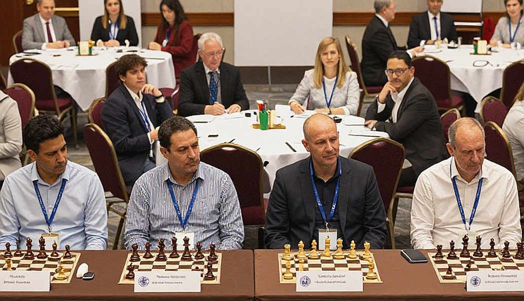 Vietnamese Chess: When a Report Has No Data