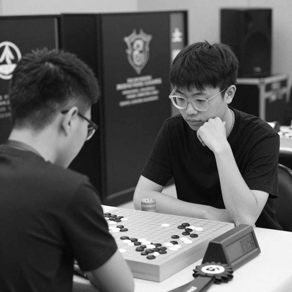 Khoảng lặng của Carlsen trước trận tranh ngôi vô địch cờ vua thế giới giữa Gukesh và Sindarov