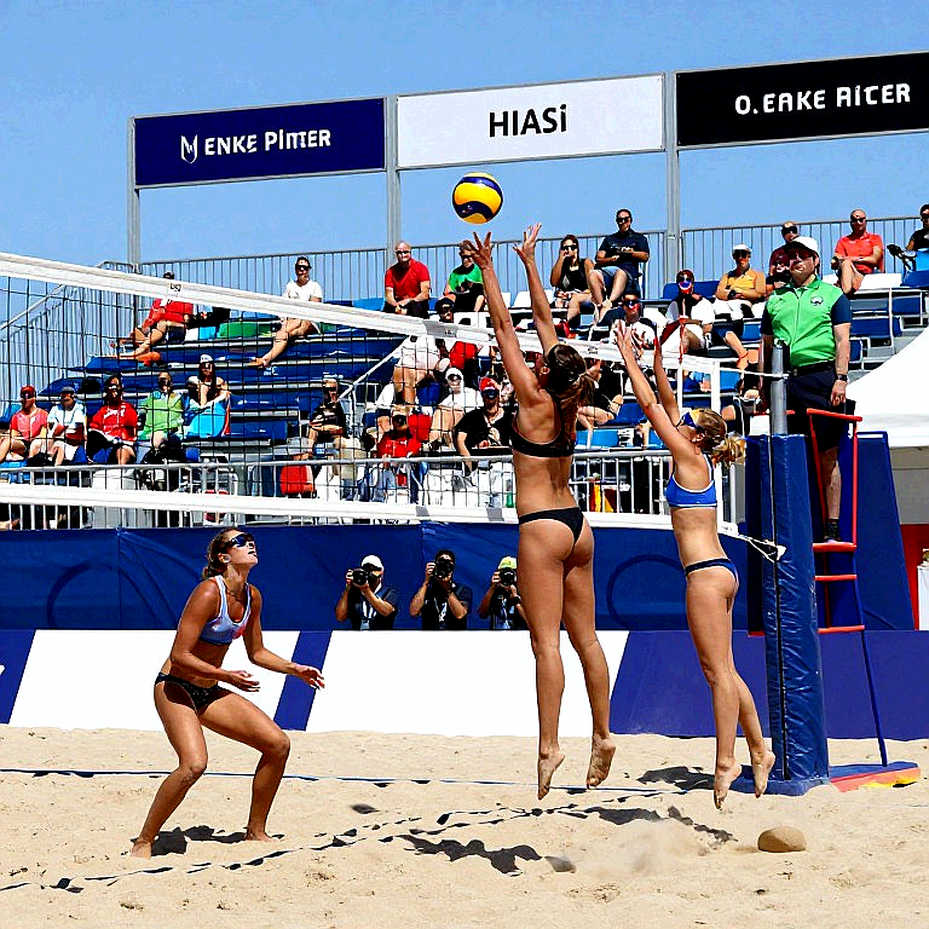 Kentucky 3-1 Louisville: Hiệp đấu 29-27 và bốn tay đập đạt hai chữ số