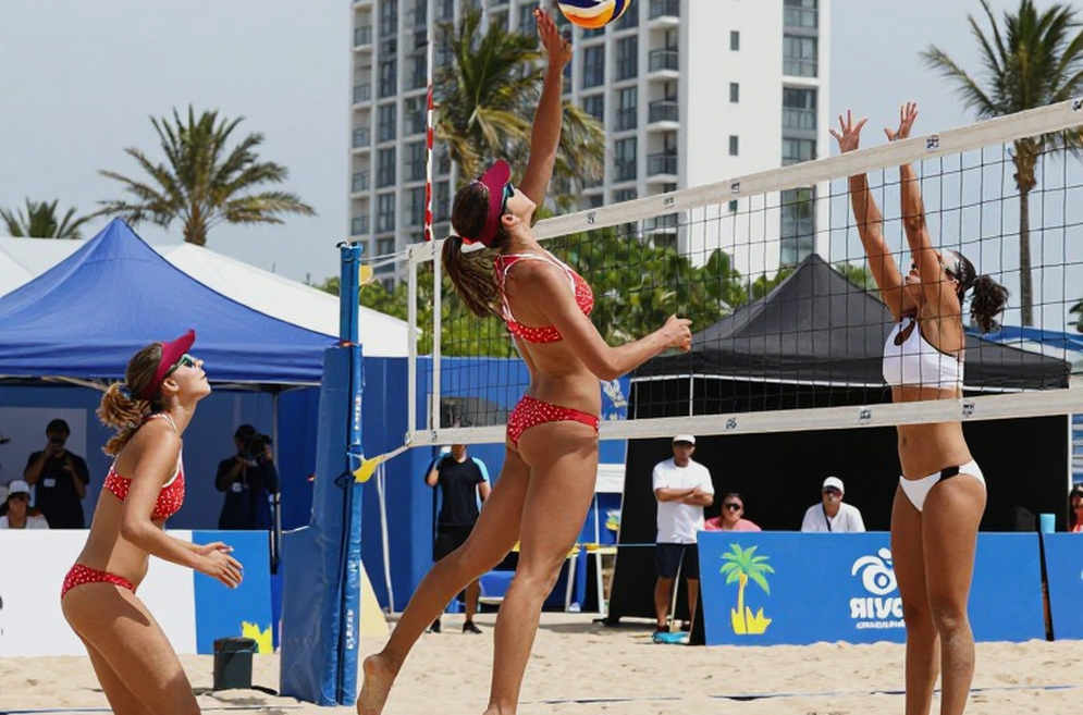 Kentucky 3-1 Louisville: Hiệp đấu 29-27 và bốn tay đập đạt hai chữ số