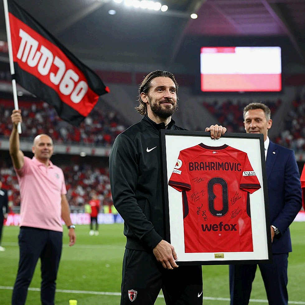 Myles Lewis-Skelly Picks a Tottenham Rival: Arsenal's Central Midfield Battle Opens Up Myles Lewis-Skelly Picks a Tottenham Rival: Arsenal's Central Midfield Battle Opens Up