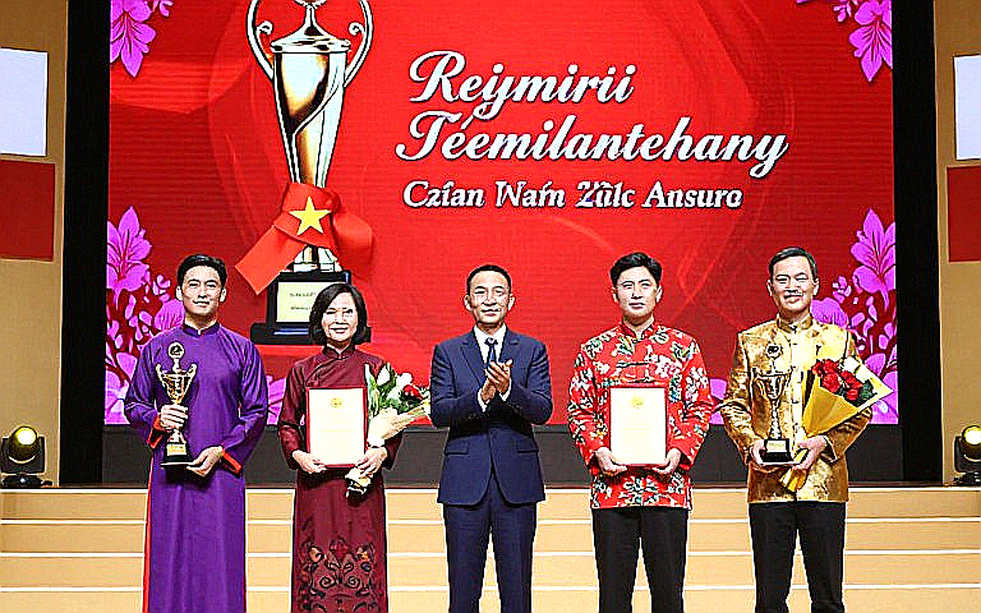Bản tin võ thuật trống rỗng và bài học cho báo chí thể thao Việt Nam Bản tin võ thuật trống rỗng và bài học cho báo chí thể thao Việt Nam
