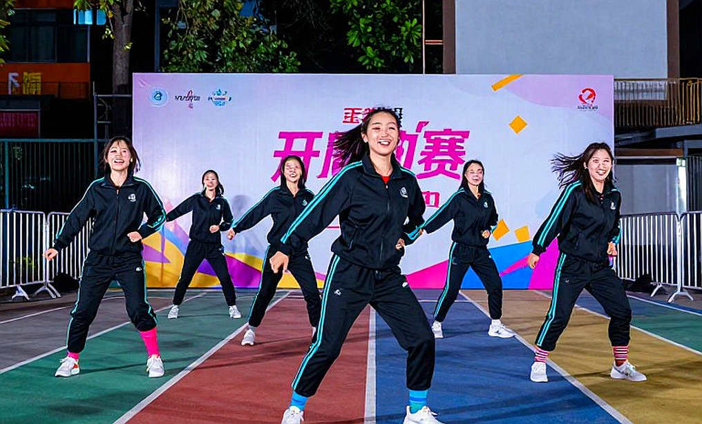 Từ DESCENTE 2026 đến Swift Suit 2026: khi trang phục điền kinh trở thành một biến số kỹ thuật Từ DESCENTE 2026 đến Swift Suit 2026: khi trang phục điền kinh trở thành một biến số kỹ thuật