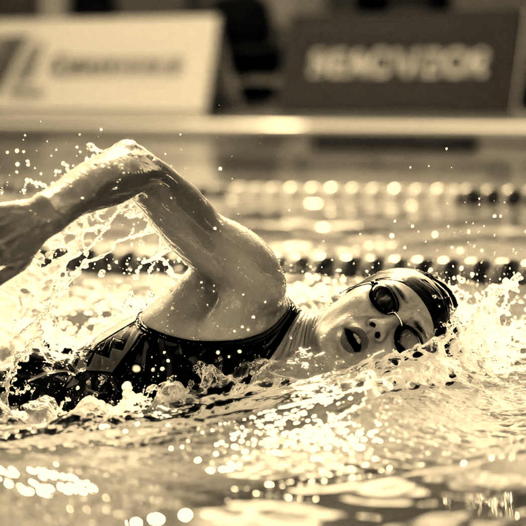 Miranda Grana mở màn College Swimming League bằng 1:49.54 ở nội dung 200 yard ngửa