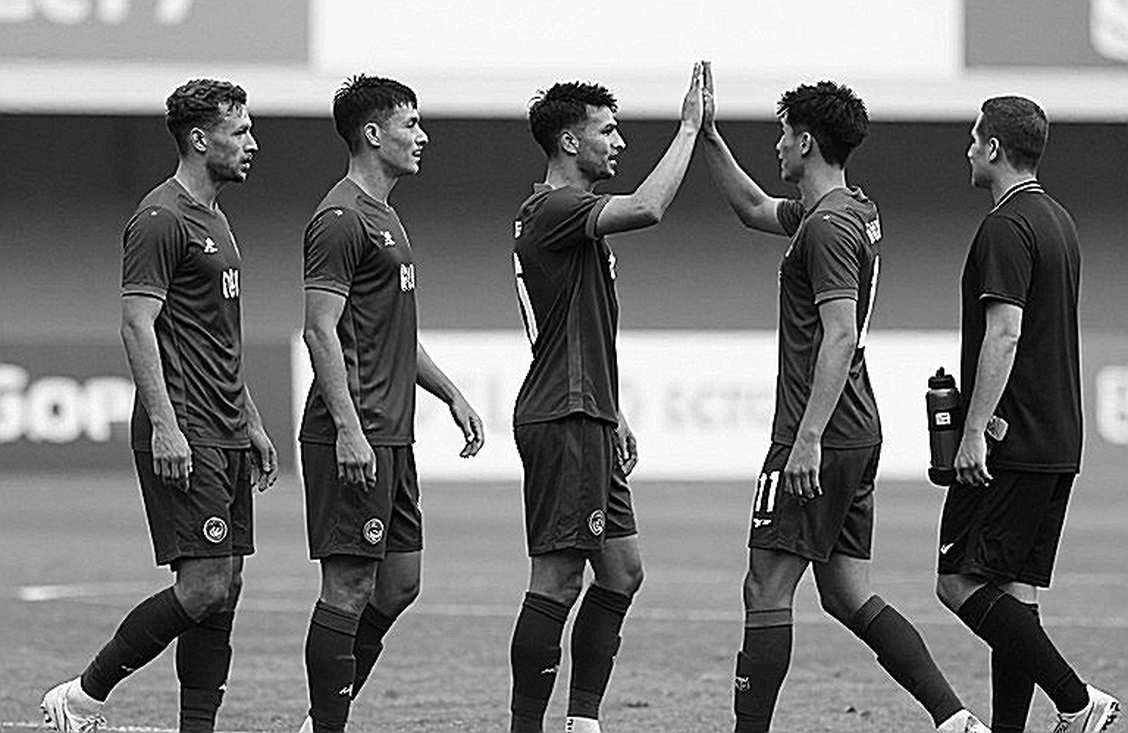 Dewa United và ngôi đầu bảng mong manh: Khi 10 điểm chưa nói lên điều gì