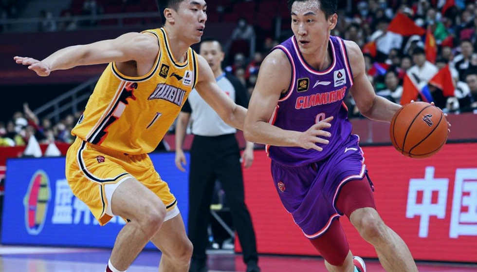 Trung phong 6 foot 4 của Kentucky State bị giữ tại sân bay: Bóng rổ đại học Mỹ nhìn từ đường ống tài năng quốc tế