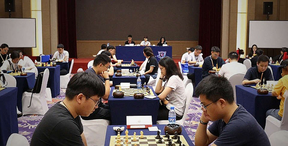 GCL 2026: Nepomniachtchi khiến Carlsen toát mồ hôi, rồi hạ Sindarov bằng chính chiếc đồng hồ