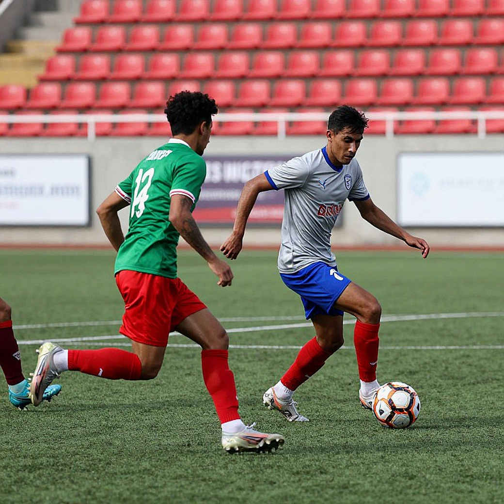 Two gaps in Vietnam's midfield before the Bandung opener Two gaps in Vietnam's midfield before the Bandung opener